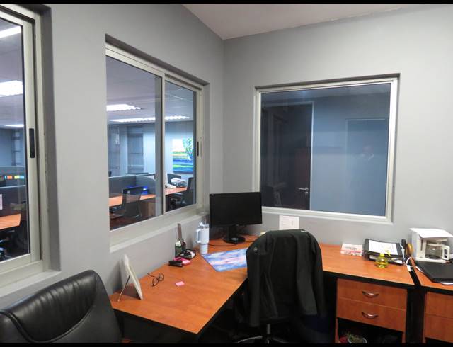 305M² OFFICE TO LET IN FIRGROVE